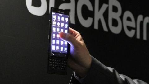 Galaxy S6 edge ile aynı kavisli ekrana sahip BlackBerry Slider görüldü