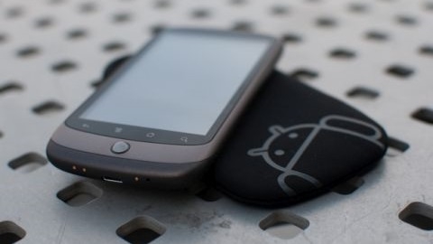 HTC, 2015 ikinci yarısı için AMOLED ekranlı telefon geliştiriyor