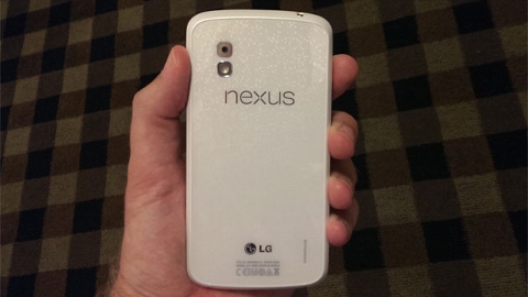 Nexus 4 Beyaz renk görselleri ortaya çıktı