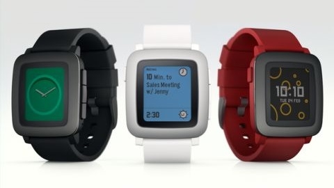 Fitbit, akıllı saat girişimi Pebble'yi satın almayı planlıyor