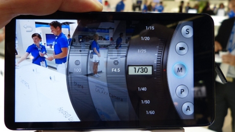 Samsung Galaxy S4 Zoom adnda bir telefon hazrlyor iddias