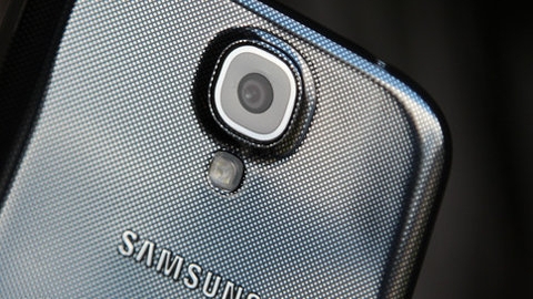 Samsung Galaxy S4 Zoom'un donanm netleiyor