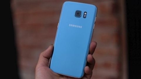 Mavi renkli Galaxy S7 edge satışa çıktı