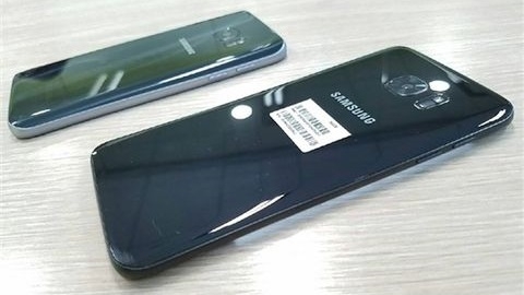 Parlak siyah Galaxy S7 edge görüntülendi