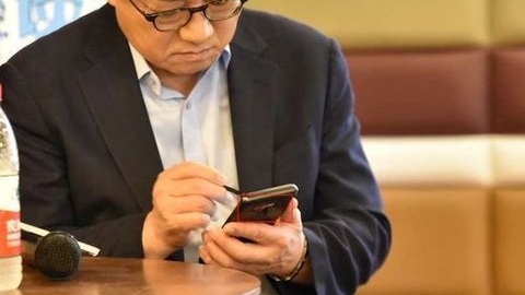 Samsung CEO'su Galaxy Note 9'u kullanırken görüntülendi