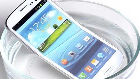 Su geçirmeyen Samsung Galaxy S4 geliyor
