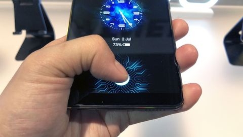 Vivo'nun ekran altı parmak izi okuyuculu telefonu tanıtıldı