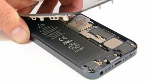 Apple iPhone 5 için batarya değişim programı başlıyor
