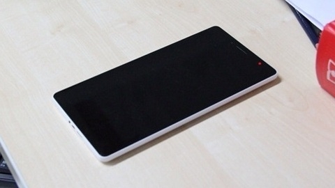 Dokunmatik arka yüzeye sahip Oppo N1'in yeni görüntüleri ortaya çıktı