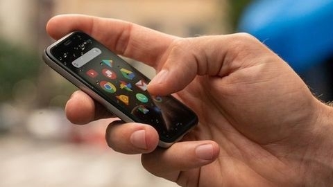 Palm'dan Android'li kompakt telefon